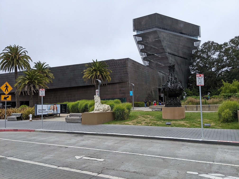 Taxi stand in front of de Young Museum