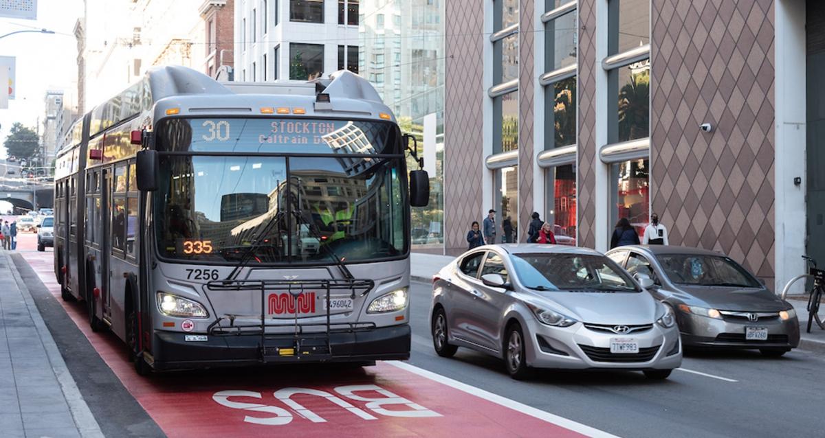 A photo of the 30 Stockton using the new, red transit lane on Stockton Street 