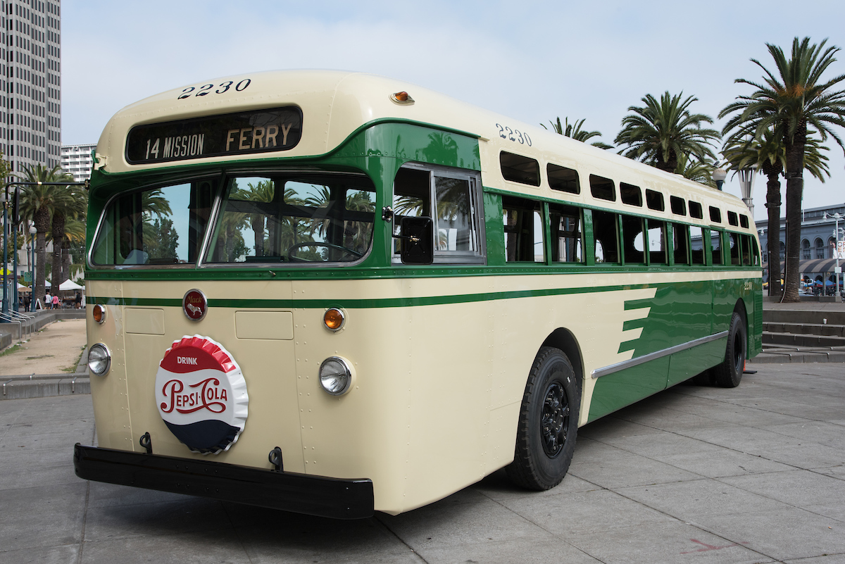 histórico autocar Mack No. 2230 de 1956