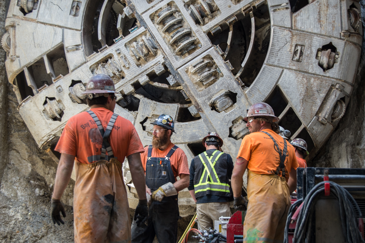 Construction crews are<br />
        working at the retrieval shaft on the dismantling of the TBMs.