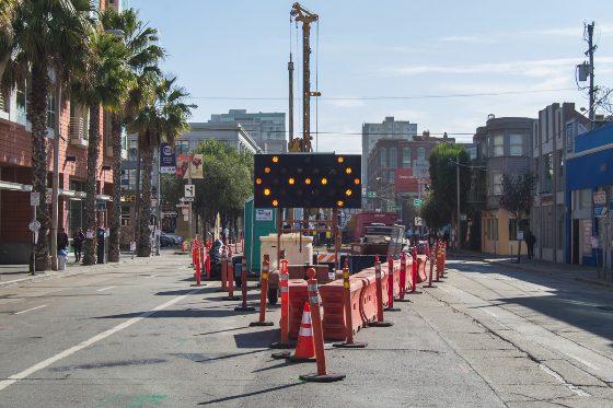 Construction activities continue at the future site of the 4th & Brannan Station platform. Directional signs<br />
    in the middle of the street are for your safety. 