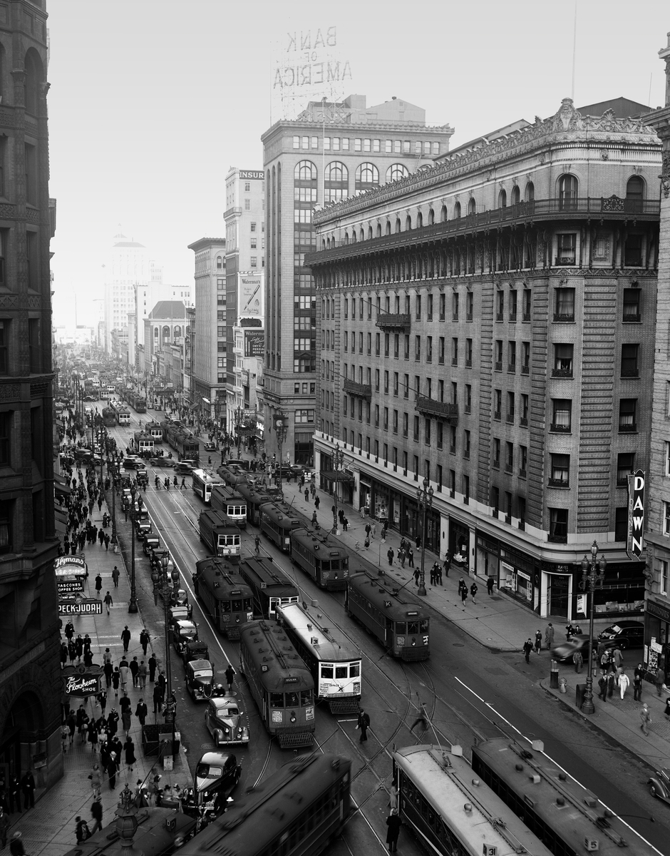 Market Street, west of New Montgomery, in the first half of the 20th century. 