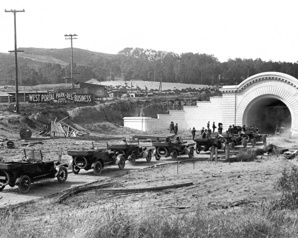 West Portal tunnel entrance on Twin Peaks Tunnel opening day, 1918