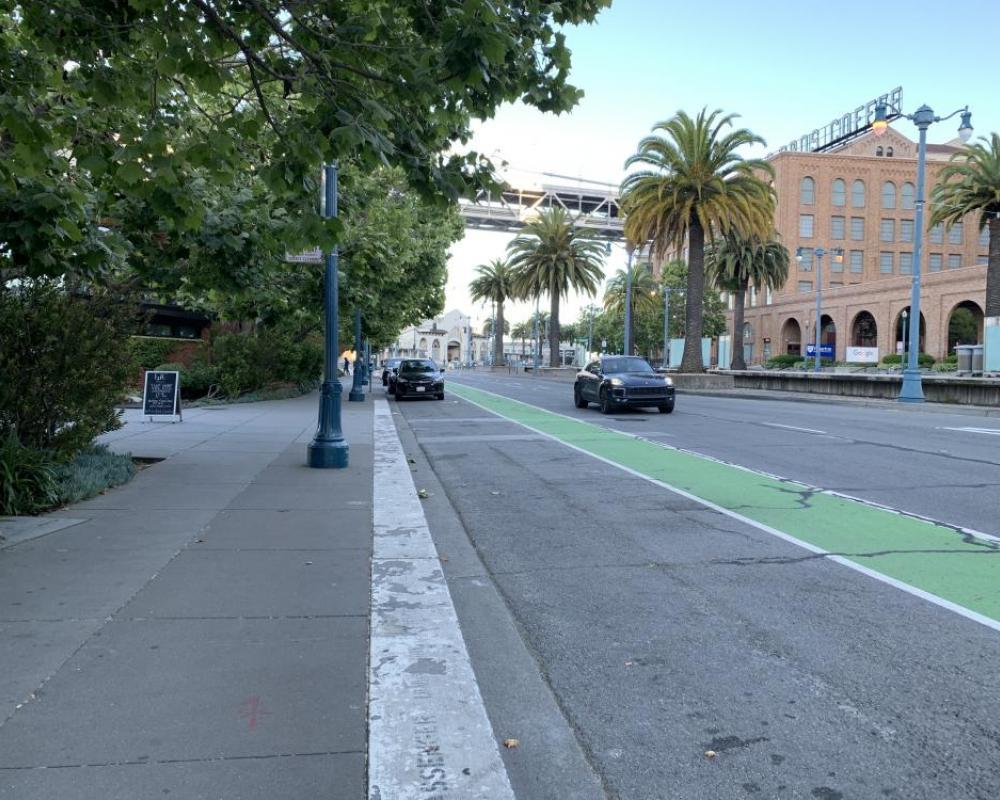 View of the existing passenger loading zone and bike lane in front of the Rincon restaurants, looking south