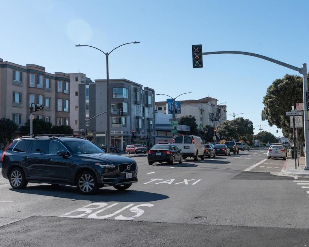 Image of car turning onto Commonwealth at Geary, with new traffic signal in the background