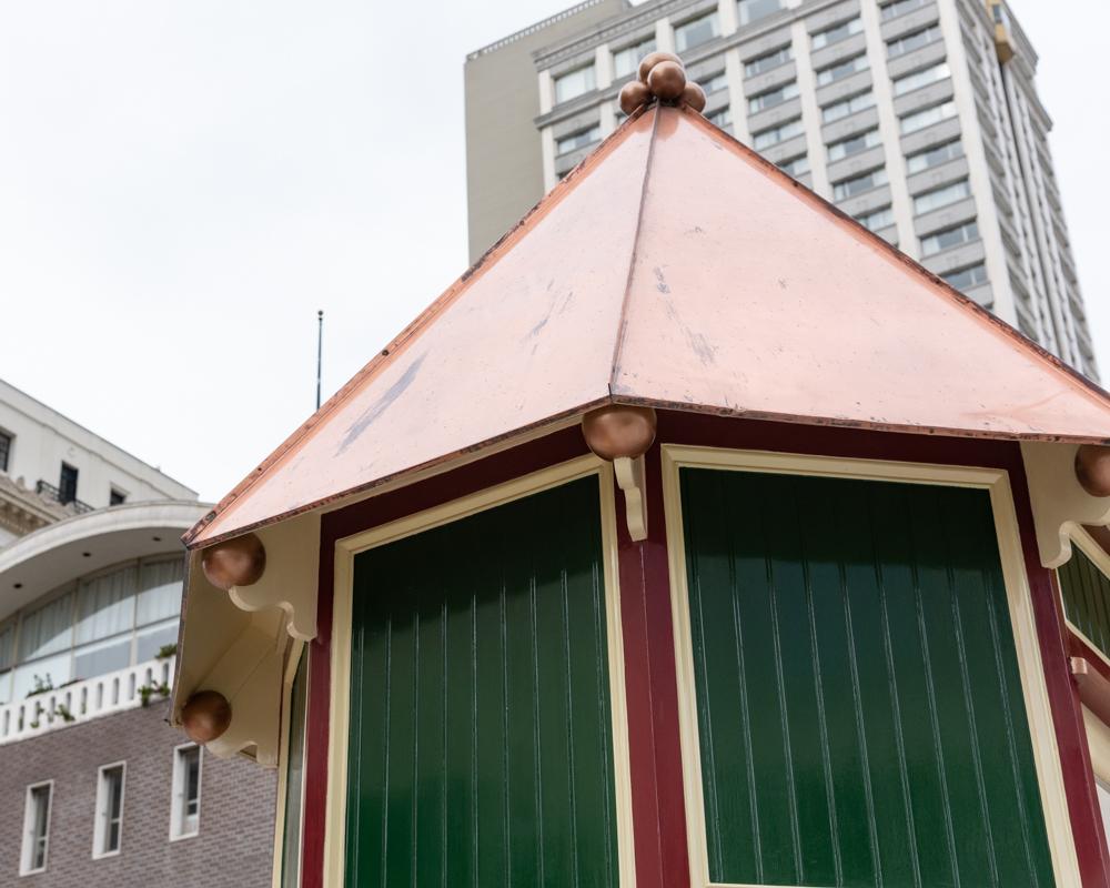 cable car signal tower at Powell and California Streets