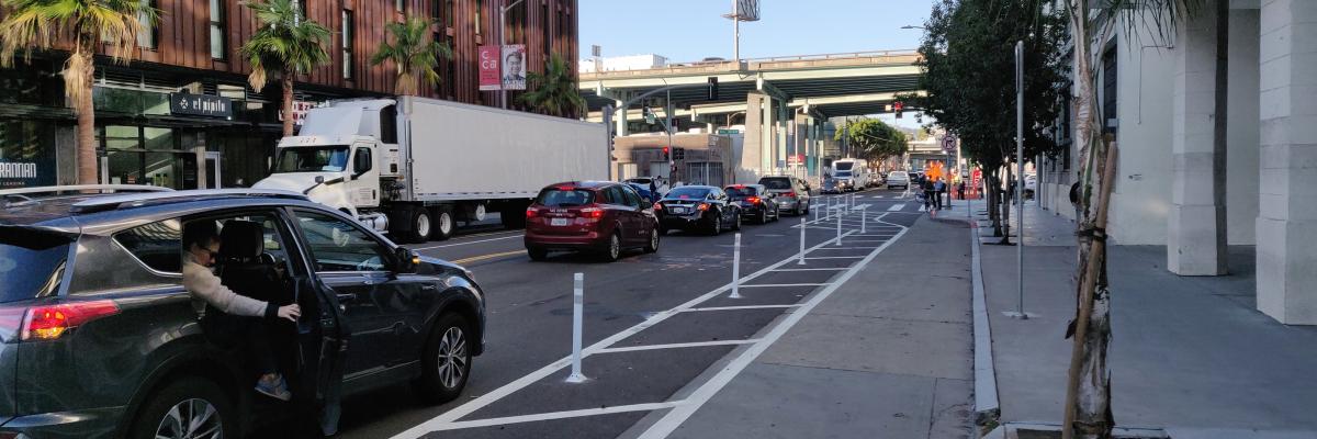 Protected bikeway on Brannan Street between 8th and 7th streets