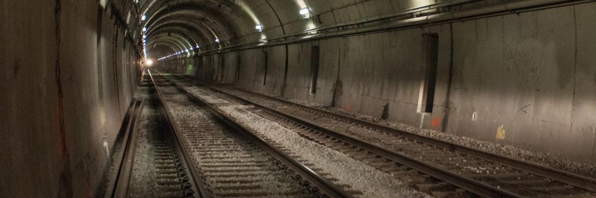 A picture of the subway tunnel.