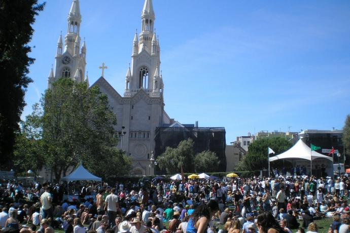 The crowd soaking up the sun in Washington Square Park during North Beach Festival 2009.