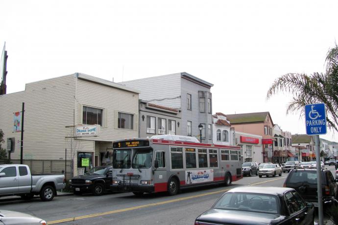 9 San Bruno bus in service along San Bruno Ave