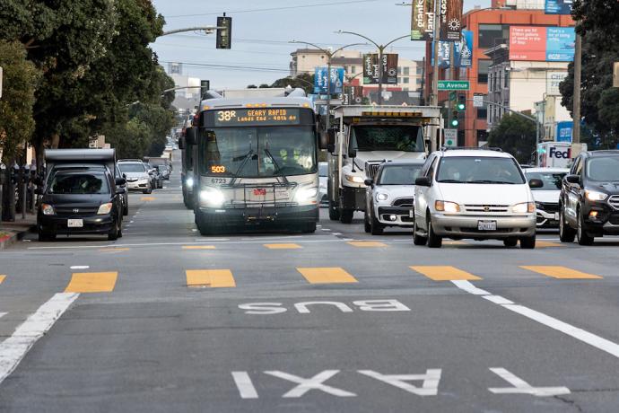 Photo of the 38 Geary bus crossing 9th Avenue