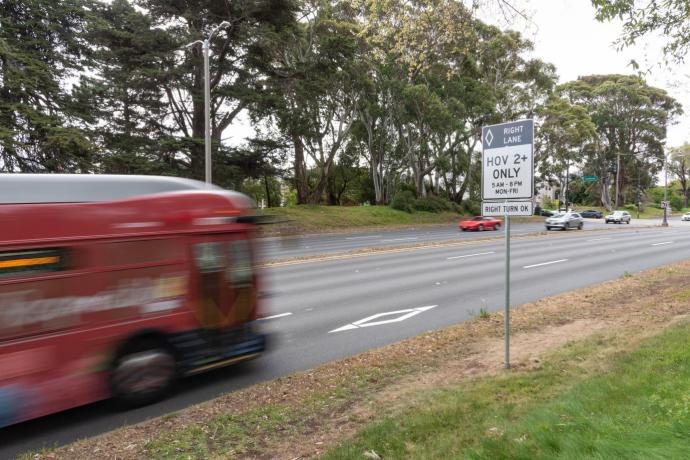 bus driving on high occupancy vehicle lane on park presidio 