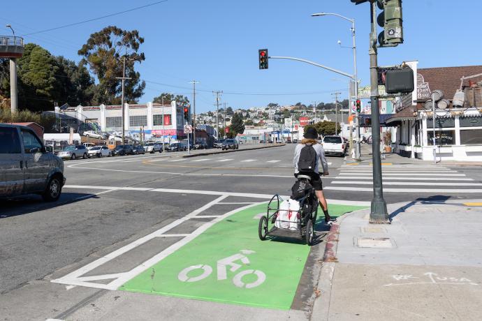 Bicyclist at Bayshore and Oakdale 