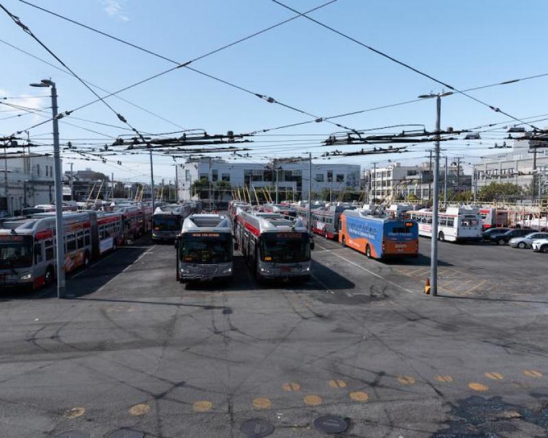 Vista panorámica del patio de autobuses principal en el patio de Potrero Yard