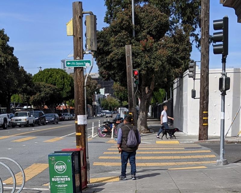 Existing traffic signals at 19th Street and Folsom