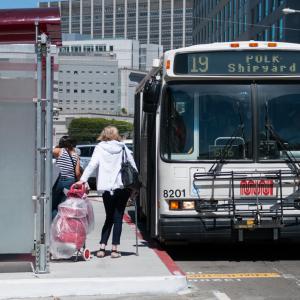 19 polk bus at stop on 8th street