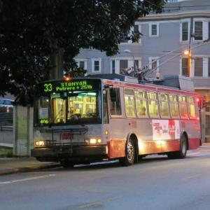 Image of the 33 Ashbury bus at Delores Park