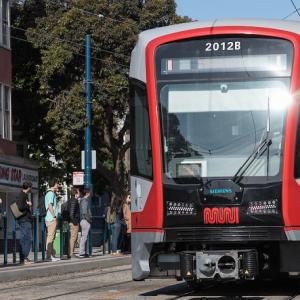 LRV4 loading people up at the platform