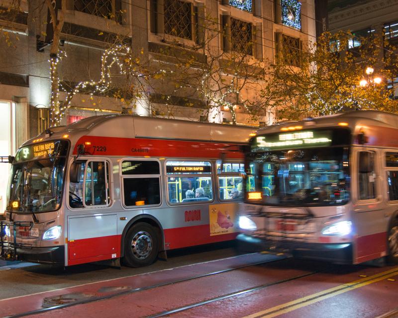 Side by side buses on Market Street 
