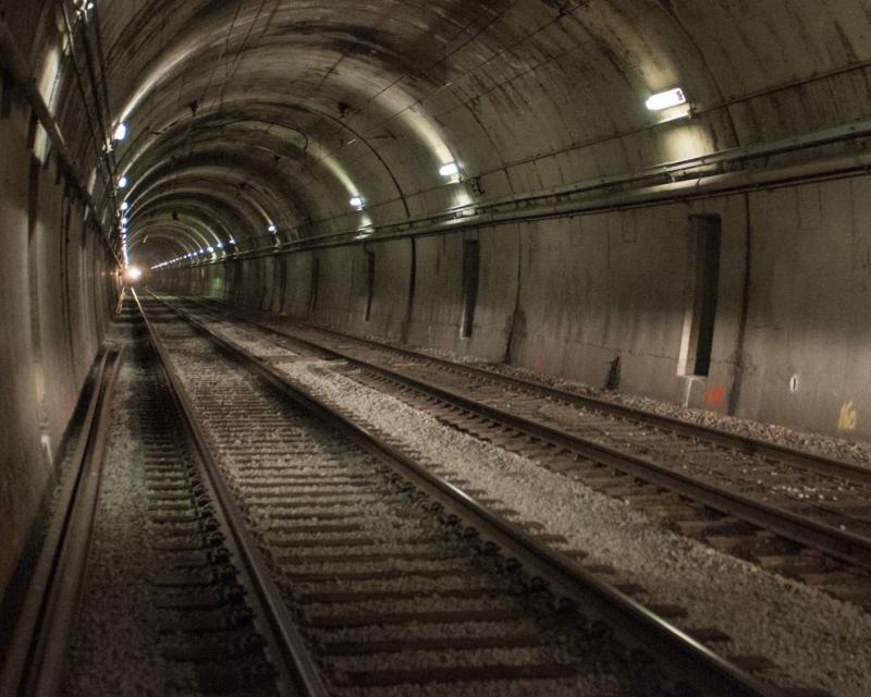 A picture of the subway tunnel.